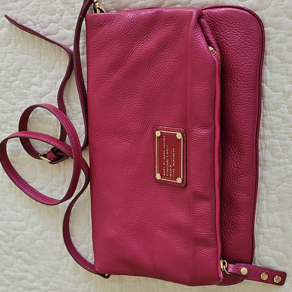 💓HP💓Marc By Jacobs Standard Supply Workwear Fuchsia Leather Crossbody Clutch